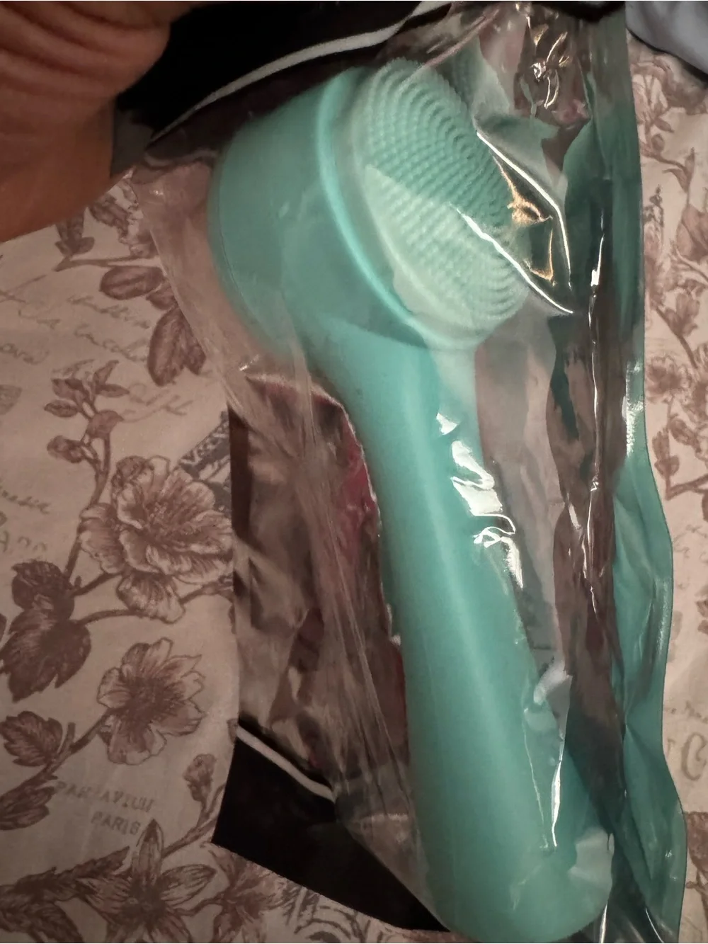 Dual-Head Facial Cleansing Brush in White & Mint